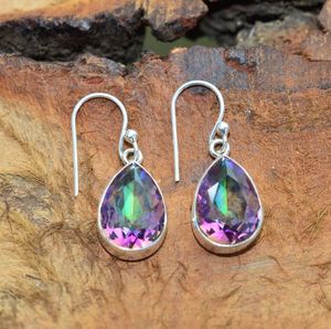 Boucles d'oreilles clous en topaze mystique, argent sterling 925, pierre précieuse topaze bleue, faites à la main, bijoux mignons, cadeau de mode pour femme, idéal pour les fêtes - Product Image 1