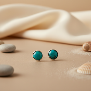 Boucles d'oreilles clous turquoise en argent sterling plaqué or, style classique religieux tendance pour les fêtes, avec perles et diamants - Product Image 2