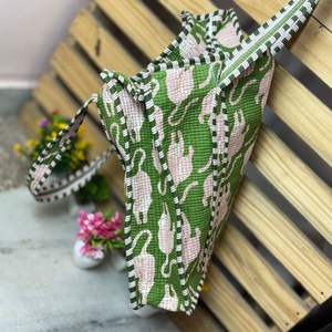 Bolsa de Mano de Algodón Acolchada con Estampado de Bloques Verdes, Hecha a Mano, Estilo Bohemio Vintage, con Cierre de Cremallera para Mujer, para Verano, Invierno y Primavera - Product Image 3