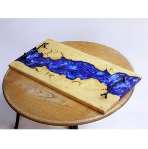 Plateau de service en résine artisanale avec incrustation élégante d'agate - Product Image 1