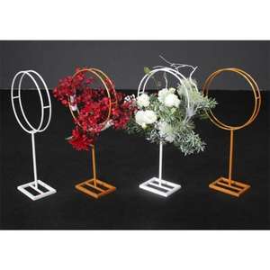 Lujoso candelabro de metal pulido dorado y negro, perfecto para mesas de comedor y salas de estar modernas - Product Image 6