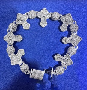 Bracelet Croix de Luxe en Moissanite et Diamant, en Argent Sterling 925 Plaqué Rhodium, Sertissage Pavé, Unisexe, Idéal pour les Fêtes - Product Image 1