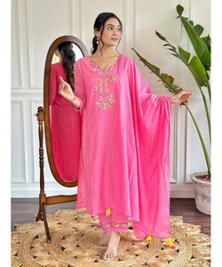 Salwar Kameez pakistanaise pour dames en style fourche blanche avec chemise longue décontractée et design Boutique Dupatta - Product Image 1