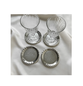 ที่รองแก้วสแตนเลสทรงสี่เหลี่ยมรูปทรงกลมทำด้วยมือสำหรับเครื่องครัวและร้านอาหาร - Product Image 1