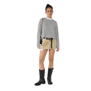 Top Deportivo Informal Hecho de Tela de Lona Resistente - Product Image 1