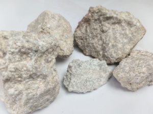 Pyrophyllite brute de haute pureté pour les applications de l'industrie céramique avec faible dilatation thermique et couleur blanche supérieure - Product Image 3