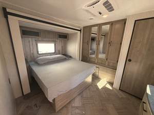 Used 2022 Palomino for RVs 37ft Tinted Safety Glass Stainless Steel Lightweight Modern 6 Person Campers Travel Trailers - Product Image 4