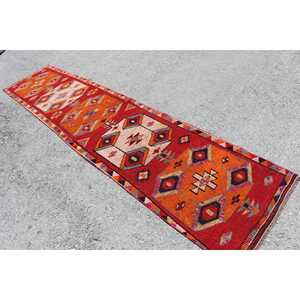 Tapis vintage Herki, tapis turc 2,5x11,7 pieds, tapis en laine camouflage rouge - Product Image 4