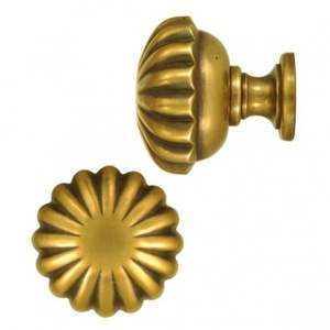 Poignée de porte en laiton brillant de qualité supérieure, conçue pour les portes de maisons contemporaines et les thèmes décoratifs intérieurs élégants - Product Image 1