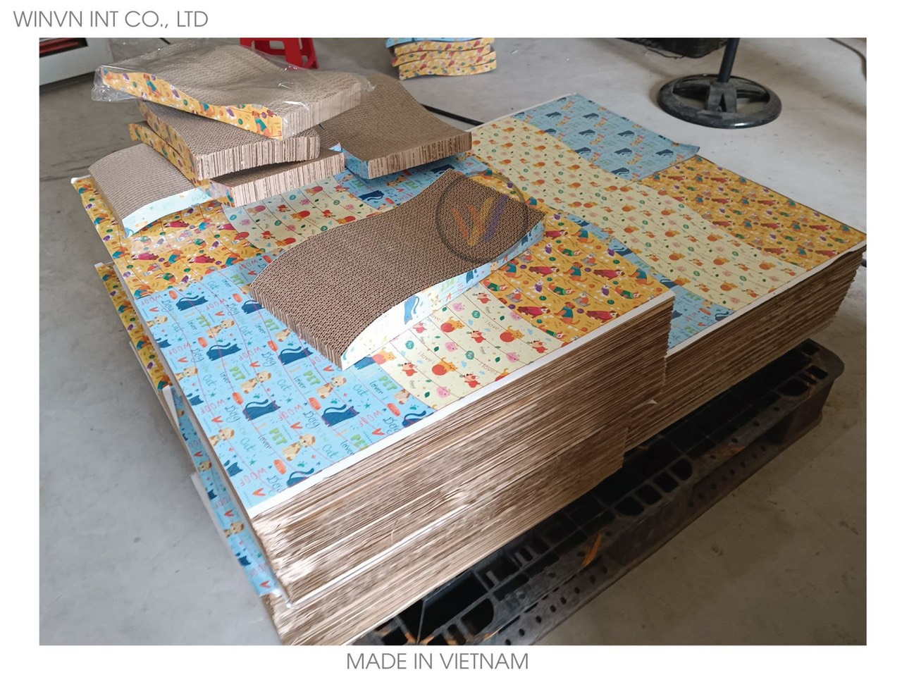 CARDBOARD CAT SCRATCHER CARDBOARD , PAPER CAT SCRATCHER MANUFACTURE FROM VIETNAM