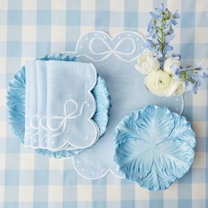 Elegantes manteles individuales de lino con bordados sutiles para una decoración minimalista del comedor, estilo premium. - Product Image 6