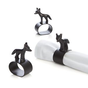 Servilletero de metal redondo clásico con diseño elegante tallado para decoración de cenas, hoteles o fiestas - Product Image 1