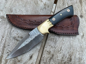 Couteau à lame en acier damas fait à la main personnalisé avec manche en corne pour Camping Skinner Chasse Activités de plein air OEM pris en charge - Product Image 5