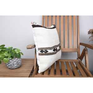 Almohada de lana Kilim Beige de 18x18 pulgadas, cojín esponjoso rústico de lujo, tejido Vintage con estampado, respetuoso con el medio ambiente, antideslizante, extraíble - Product Image 2