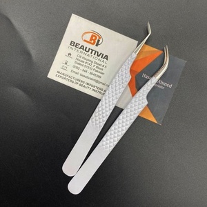 Pinzas profesionales de Extensión de pestañas de acero sostenible con revestimiento blanco de alta calidad, etiqueta privada personalizada con punta puntiaguda - Product Image 1