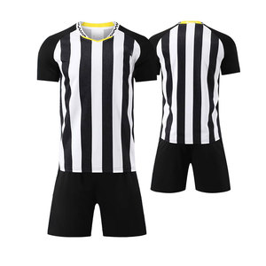 Tenue de football durable 100 % polyester légère, à séchage rapide, respirante, coupe ample, confortable, fabriquée au Pakistan, personnalisable - Product Image 1