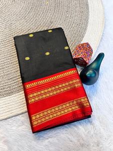 ผ้าไหมอaura สำหรับผู้หญิง สวยงาม พร้อมงานปักดิ้นทองและขอบตัดสี มีสินค้าในสต็อกในอินเดีย - Product Image 3