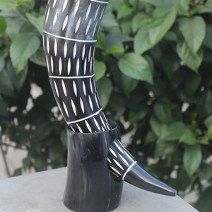 Authentique corne à boire viking, corne naturelle faite à la main, imitation antique, barware incurvé, durable - Product Image 1