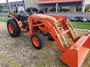 Tractor Usado Kubota B2320 Todoterreno Diésel con Cargador, Tractor Compacto y Potente con Ruedas - Product Image 3