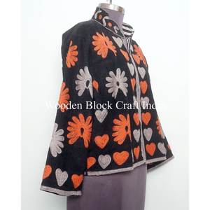Chaqueta Bomber con Bordado a Mano, Estilo Vintage con Flores y Corazones, Prenda Exterior en 100% Algodón para Boutiques - Product Image 4