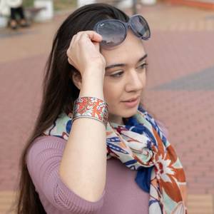 Brazalete ancho de diseñador floral de latón puro 100% hecho a mano, brazalete ajustable, Regalo para mamá - Product Image 1