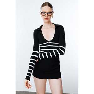 Camiseta Informal de Manga Larga sin Costuras con Cuello Polo, Color Negro - Product Image 2