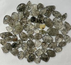 หินควอตซ์จุดสีดำธรรมชาติขัดเงาอย่างน่าอัศจรรย์สำหรับทำเครื่องประดับหินหลวมตามสั่งขนาด - Product Image 2