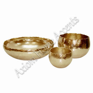 Axiom Home Accents, Diseño Artesanal moderno, Frutero de aluminio plateado, acabado brillante de alta calidad, grabados hechos a mano para alimentos - Product Image 4