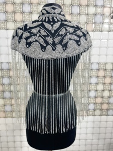 Hermosa capa burlesca festiva con hebras de cuentas, lentejuelas bordadas, sujeta en el cuello para capas de Festival - Product Image 3