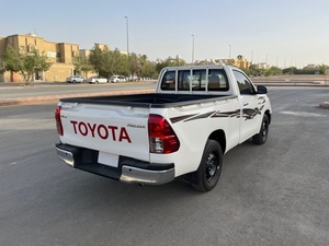 2021 pour Hilux 14 2.7L AWD intérieur foncé en alliage d'aluminium barres de toit sièges en tissu direction à gauche R16 taille des pneus automatique xénon - Product Image 4