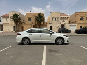 มือสอง CAMRY HYBRID LE GCC 2020 มือสอง - Product Image 3