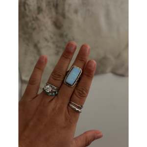 Anillo Ajustable de Ópalo y Plata de Ley Hecho en Navajo, Talla 8, Chapado en Oro Rosa con Engaste de Bisel, Marca Privada Licenciada 'Is' - Product Image 2