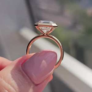 Bague de fiançailles en diamant de laboratoire Asscher de 4,00 ct, couleur D-E-F, pureté VVS-VS, certifiée IGI, sertie clos - Product Image 2