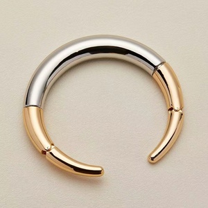 Collana girocollo bicolore minimalista moderna per le donne-Design collare in acciaio al titanio, gioielli di moda di lusso leggero - Product Image 4