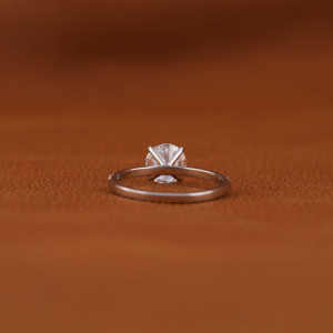 Anillo de compromiso chapado en oro macizo de 18 quilates de lujo clásico, ajuste pavimentado de diamantes cultivados en laboratorio, acento de estilo moderno para mujeres con certificación IGI - Product Image 3