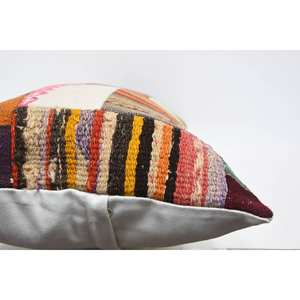 Coussin décoratif tissé multicolore en laine patchwork Kantha 16x36 pouces avec motif vintage - Product Image 5