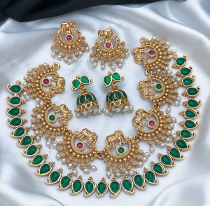 Designer Look traditionnel et collier plaqué or polonais mat pour les fêtes mariages laiton avec cadeau parfait pour les femmes - Product Image 4