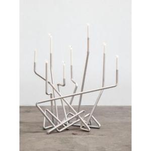 Bougeoir élégant en acier inoxydable fabriqué à la main avec des détails attrayants et une sensation de qualité supérieure pour un décor moderne et vintage - Product Image 2