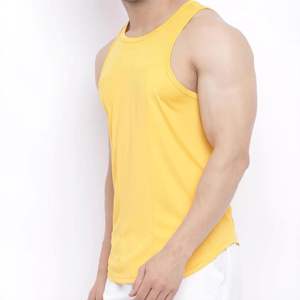 Camiseta sin mangas de rendimiento para hombre, ligera y absorbente de humedad, perfecta para gimnasio, correr y entrenar - Product Image 4