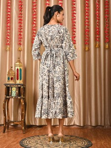 Approvisionnement en gros Robe midi confortable et élégante en coton, ajustée et évasée pour les sorties d'été, disponible au prix d'exportation - Product Image 5