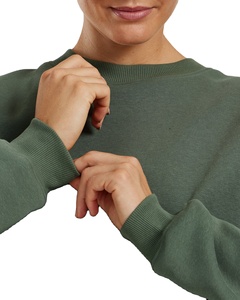 OEM Logo personnalisé sweats à capuche de gym pour femmes sauge recadrée col rond sweat-shirt épaules tombantes poignets côtelés ourlet solide motif avant - Product Image 6