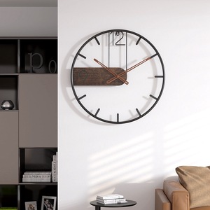 Horloge murale élégante en métal et en bois, au design intemporel et d'une fiabilité moderne, fabriquée avec soin par des artisans indiens compétents. - Product Image 3
