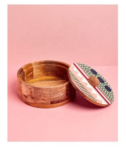 กล่องใส่ขนมปังไม้ทำมือพร้อมฝาปิดและที่คีบ ภาชนะเก็บโรตีคุณภาพพรีเมียมสำหรับห้องครัว ห้องรับประทานอาหาร และการเสิร์ฟ - Product Image 2