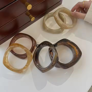 กำไลข้อมือทำจากเรซินมันวาวเครื่องประดับสีสันโดดเด่นโดย tradebyd - Product Image 4