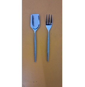 Service de couverts en acier inoxydable finition argentée conçu pour la brillance et l'élégance parfait pour les dessus de table de luxe ustensiles de cuisine élégants - Product Image 3