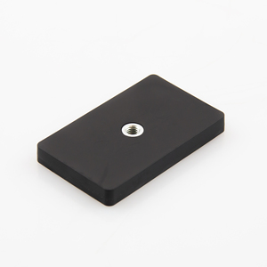 Sistema magnetico gommato 74x45x8,5mm con filettatura interna - Product Image 1