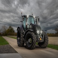 Expérimentez une efficacité agricole avancée avec la série Valtra T conçue pour les charges de travail difficiles, offrant des performances de qualité supérieure.