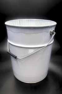 Cubos cónicos de hojalata personalizables de la mejor calidad, 27 litros, diámetro 292x445 mm, con tapa de pestaña o tapa con cierre de anillo y revestimiento interior de plástico. - Product Image 1