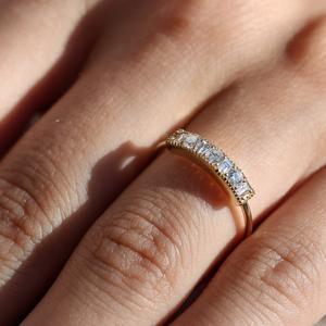 Anillo de banda de media eternidad de moissanita redondo y corte esmeralda de 5mm en oro o plata | Joyería de boda - Product Image 3