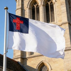 6x10 Fuß Christliche Flagge für Draußen, Gesticktes Kreuz & Genähte Streifen, Robustes Kirchenbanner für Ostern mit 2 Messingösen - Product Image 1